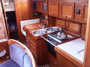 Bavaria 430 Segeln Chartern Yachtcharter Ostsee Kiel Marina Wendtorf Skippertraining Mitsegeln